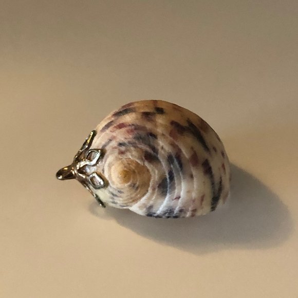 Seashell Pendant Necklace with Gold Fascinator - Picture 2 of 5